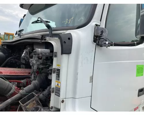 Volvo VNL Cowl