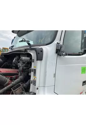 Volvo VNL Cowl