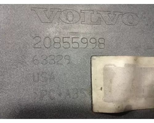 Volvo VNL Cowl
