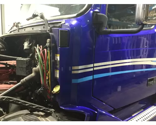 Volvo VNL Cowl