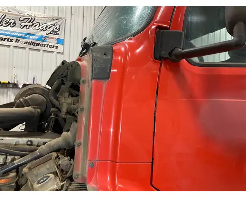 Volvo VNL Cowl