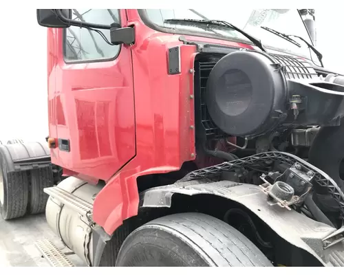 Volvo VNL Cowl