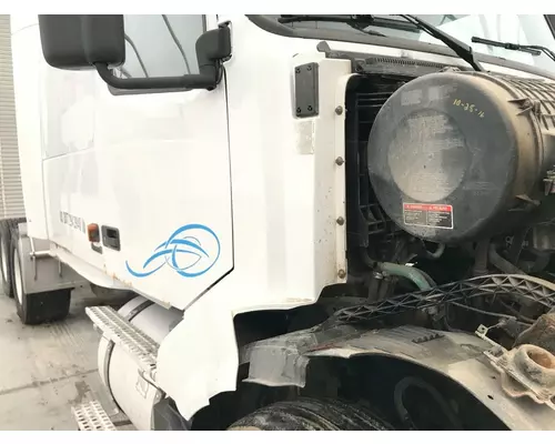 Volvo VNL Cowl