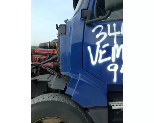 Volvo VNL Cowl