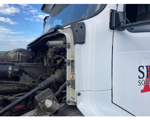 Volvo VNL Cowl