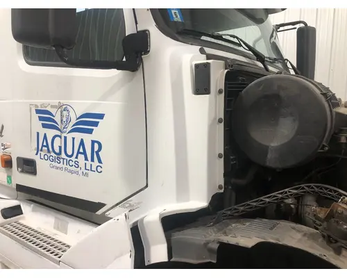 Volvo VNL Cowl