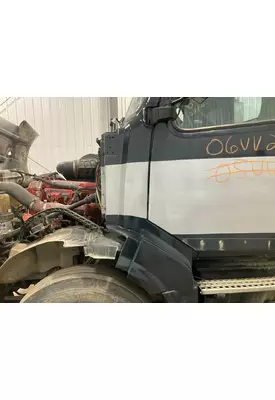 Volvo VNL Cowl