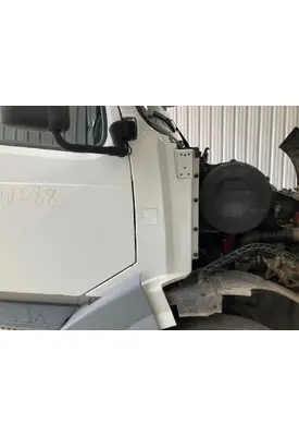 Volvo VNL Cowl