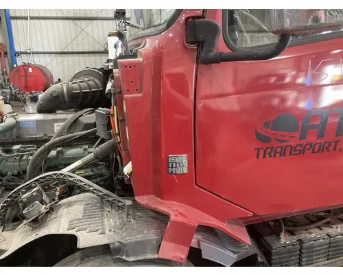 Volvo VNL Cowl