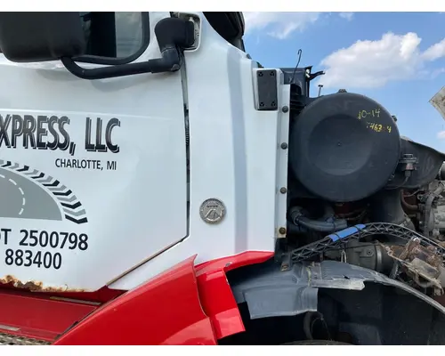 Volvo VNL Cowl
