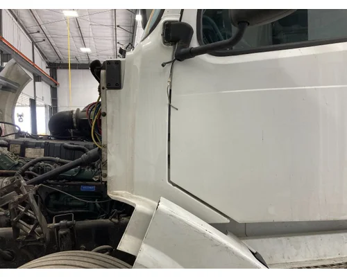 Volvo VNL Cowl