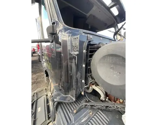 Volvo VNL Cowl