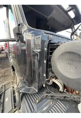 Volvo VNL Cowl