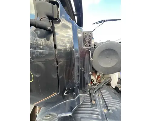 Volvo VNL Cowl
