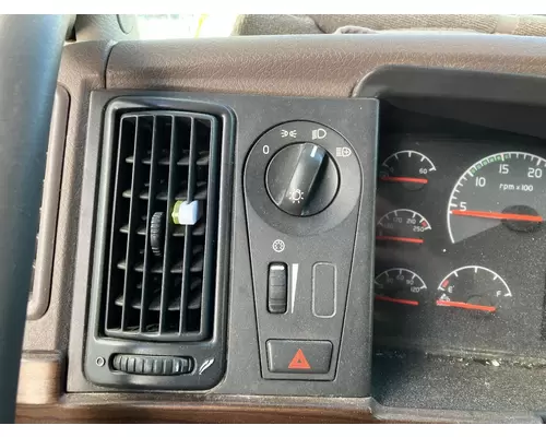 Volvo VNL Dash Assembly