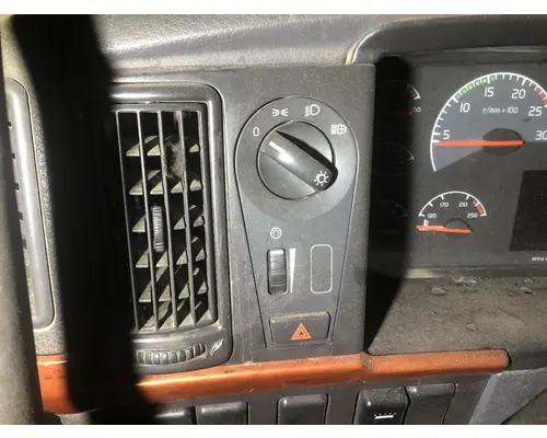 Volvo VNL Dash Assembly