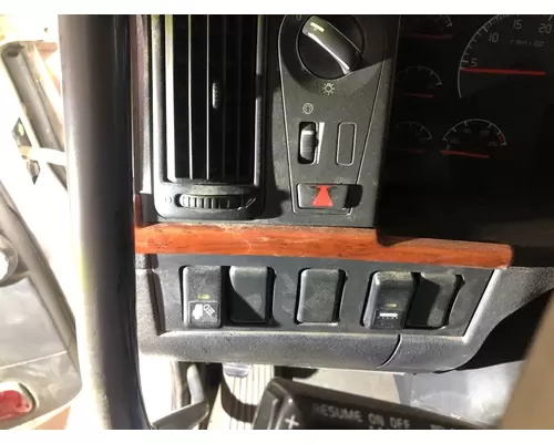 Volvo VNL Dash Assembly