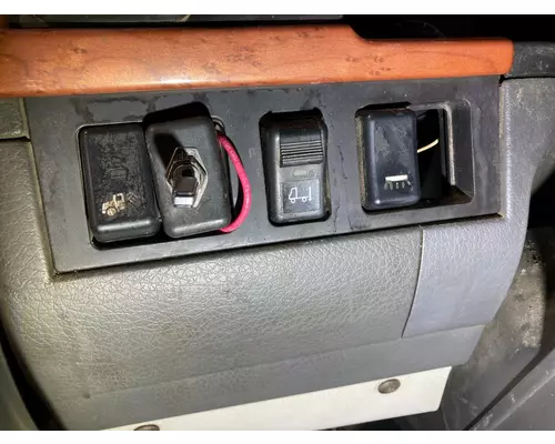 Volvo VNL Dash Assembly