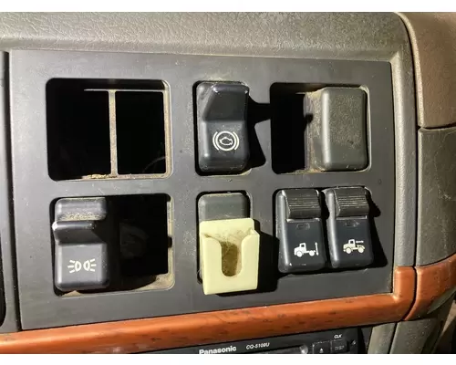 Volvo VNL Dash Assembly