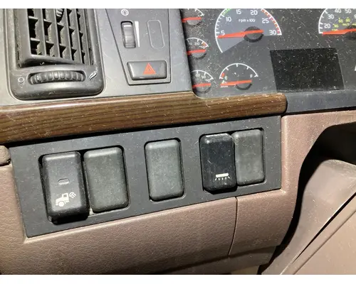 Volvo VNL Dash Assembly