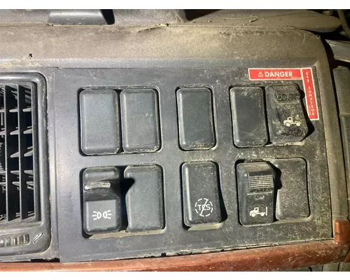 Volvo VNL Dash Assembly