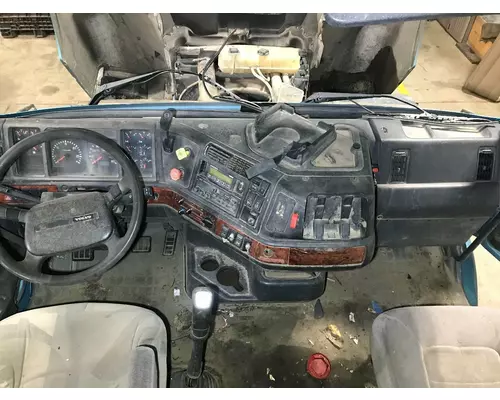 Volvo VNL Dash Assembly