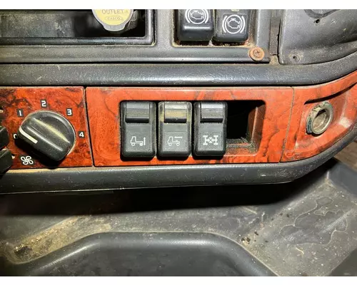 Volvo VNL Dash Assembly