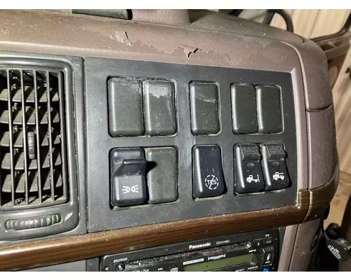 Volvo VNL Dash Assembly