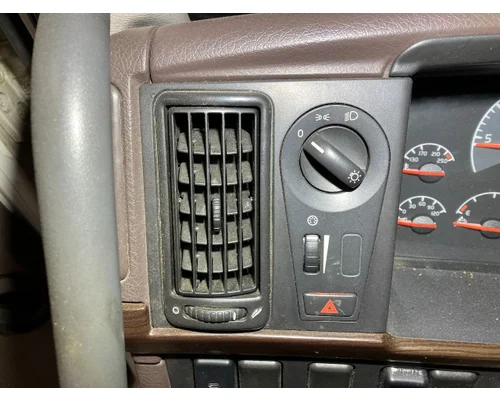 Volvo VNL Dash Assembly