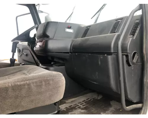 Volvo VNL Dash Assembly