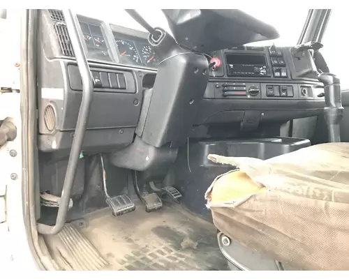 Volvo VNL Dash Assembly