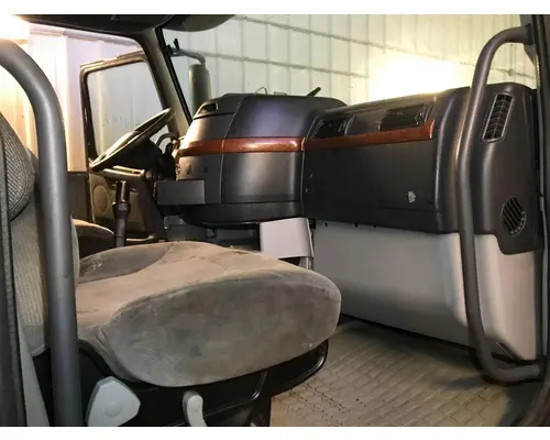 Volvo VNL Dash Assembly
