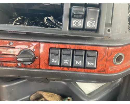 Volvo VNL Dash Assembly