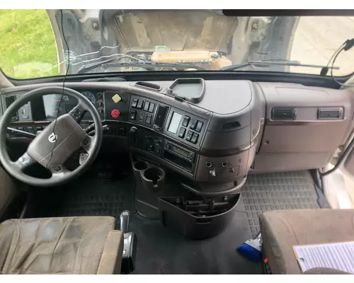 Volvo VNL Dash Assembly