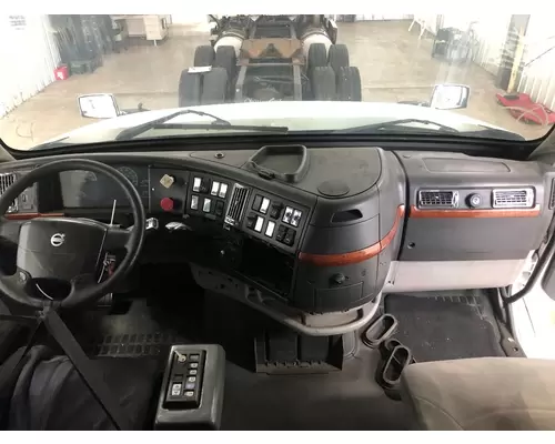 Volvo VNL Dash Assembly