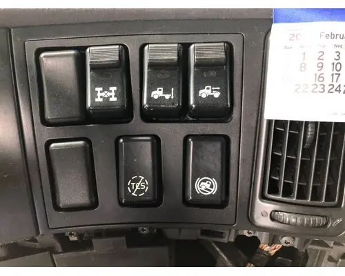 Volvo VNL Dash Assembly