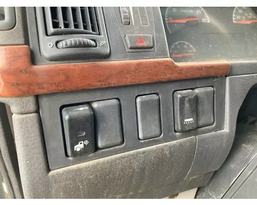 Volvo VNL Dash Assembly