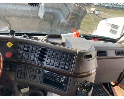 Volvo VNL Dash Assembly