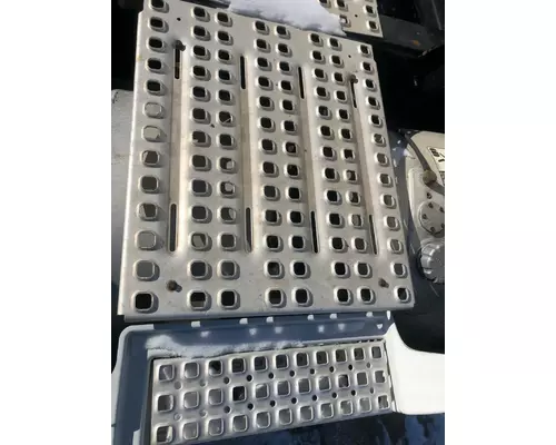 Volvo VNL Deckplate