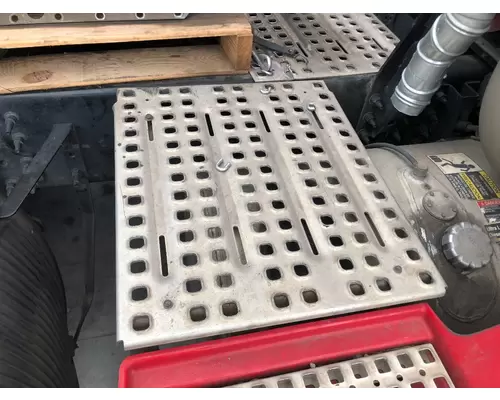 Volvo VNL Deckplate