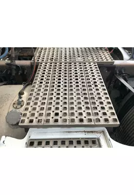 Volvo VNL Deckplate