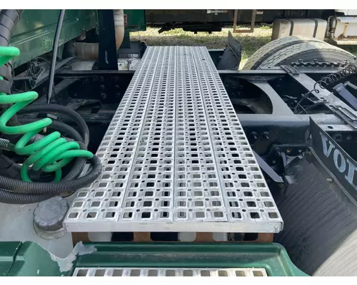 Volvo VNL Deckplate