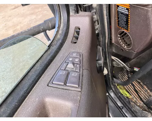 Volvo VNL Door Assembly, Front