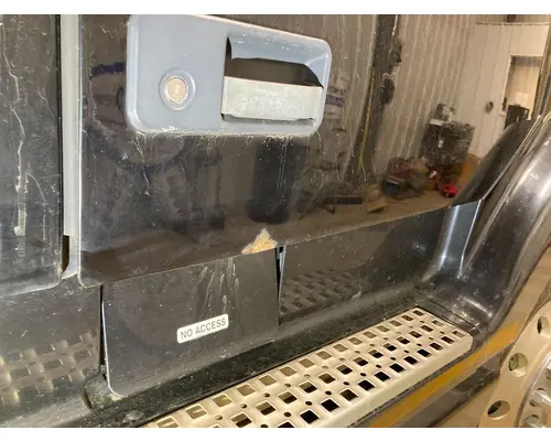 Volvo VNL Door Assembly, Front