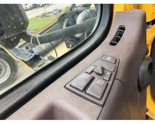 Volvo VNL Door Assembly, Front