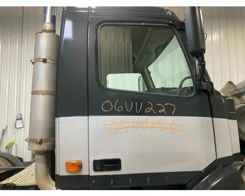 Volvo VNL Door Assembly, Front