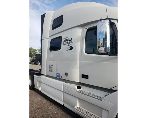 Volvo VNL Door Assembly, Front