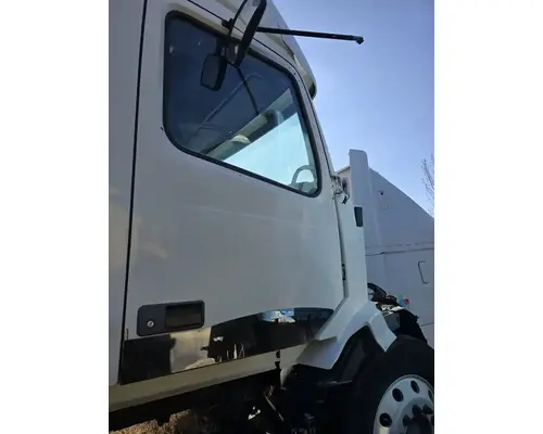 Volvo VNL Door Assembly, Front