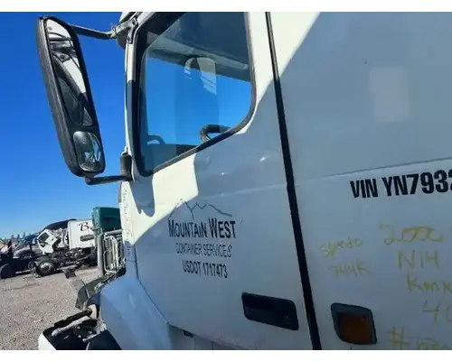 Volvo VNL Door Assembly, Front
