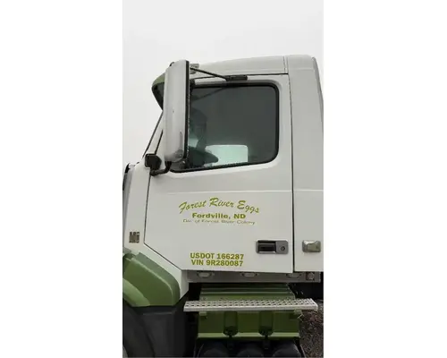 Volvo VNL Door Assembly, Front